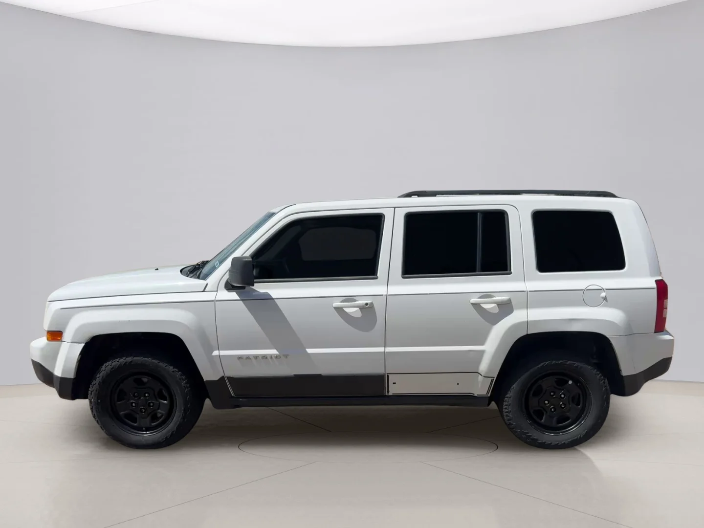 Used 2014 White Jeep SPORT image 8