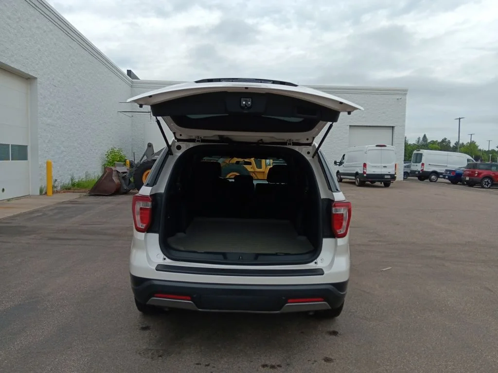 Used 2019 White Platinum Metallic Tri-Coat Ford XLT image 33
