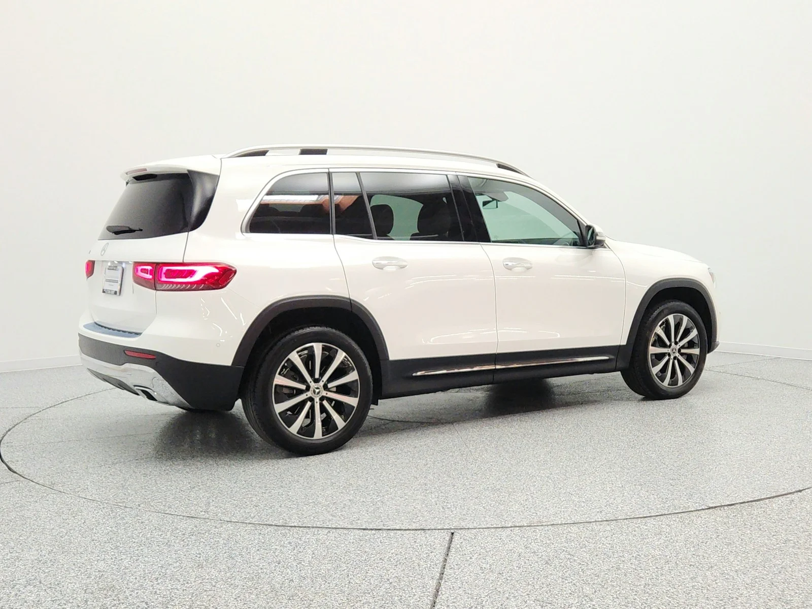 Used 2022 Polar White Mercedes-Benz GLB 250 SUV image 5