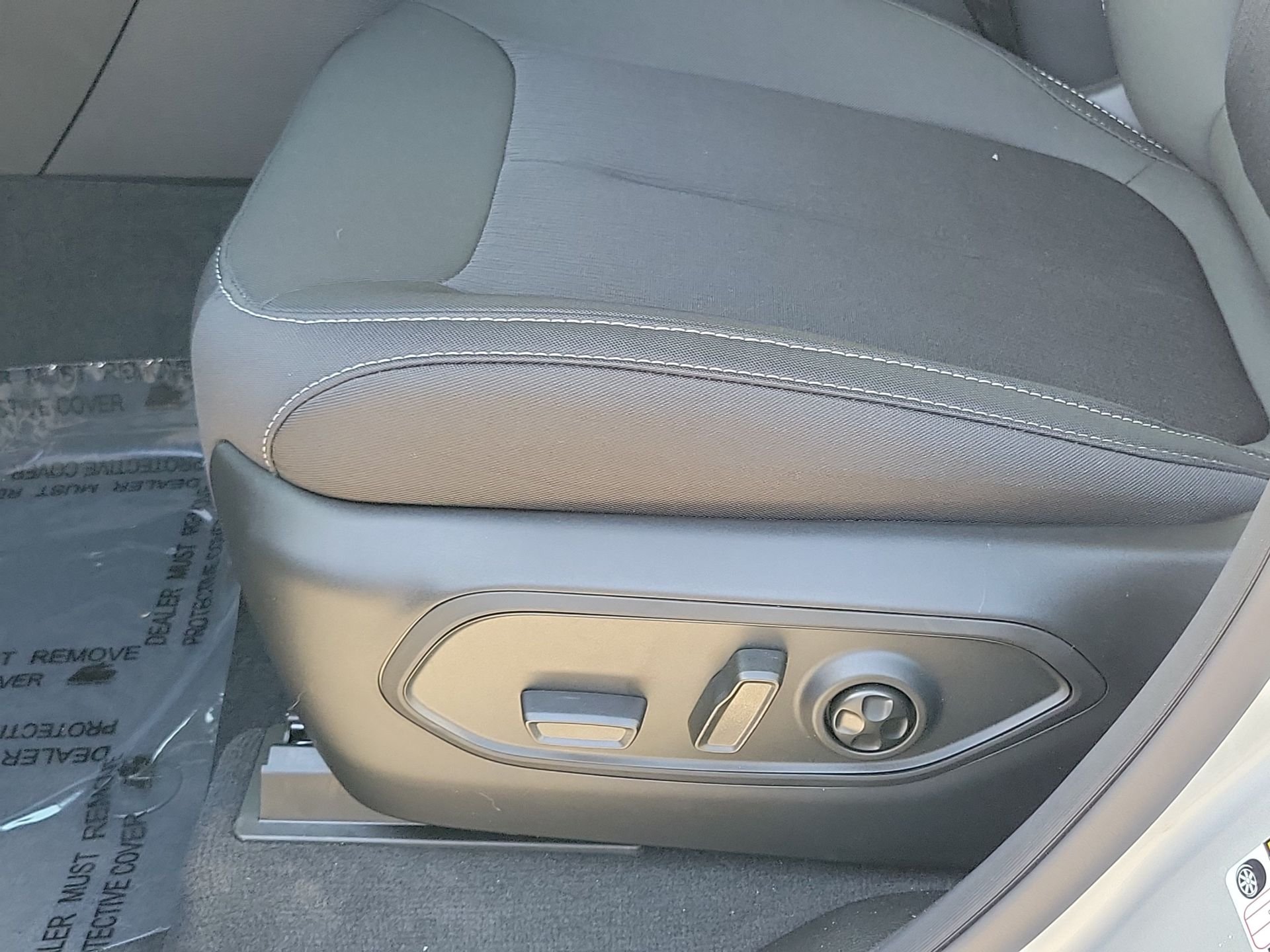New 2026 Silver Zynith Exterior Paint Jeep Laredo X image 14