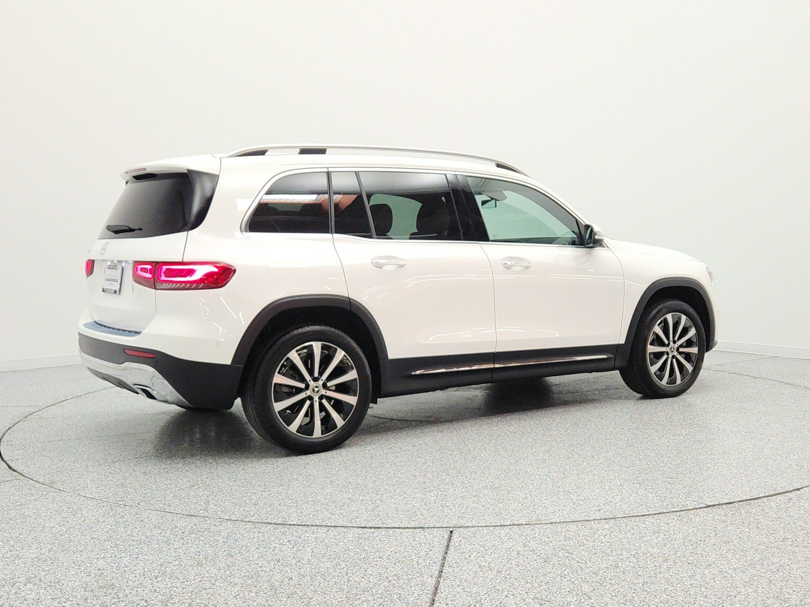 Used 2022 Polar White Mercedes-Benz GLB 250 SUV image 5