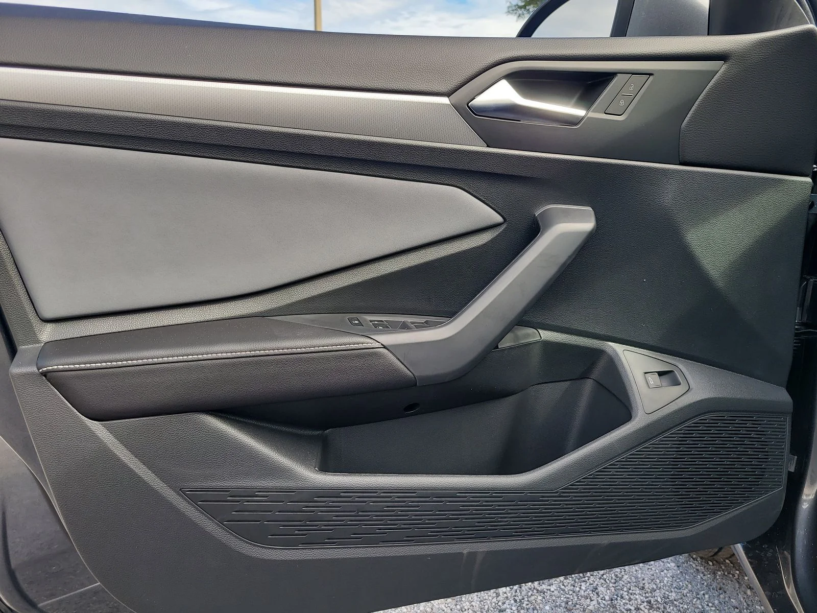 New 2026 Platinum Gray Metallic Volkswagen 1.5T SE image 15