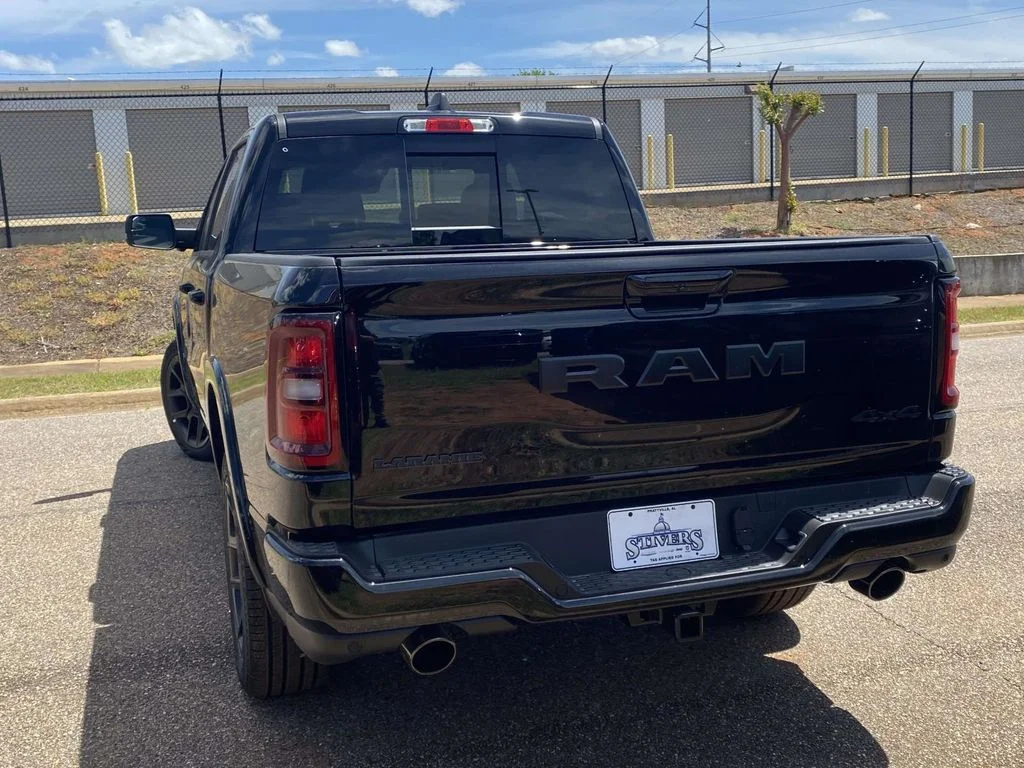 New 2026 Diamond Black Crystal Pearl-Coat Exterior Paint RAM Laramie image 4