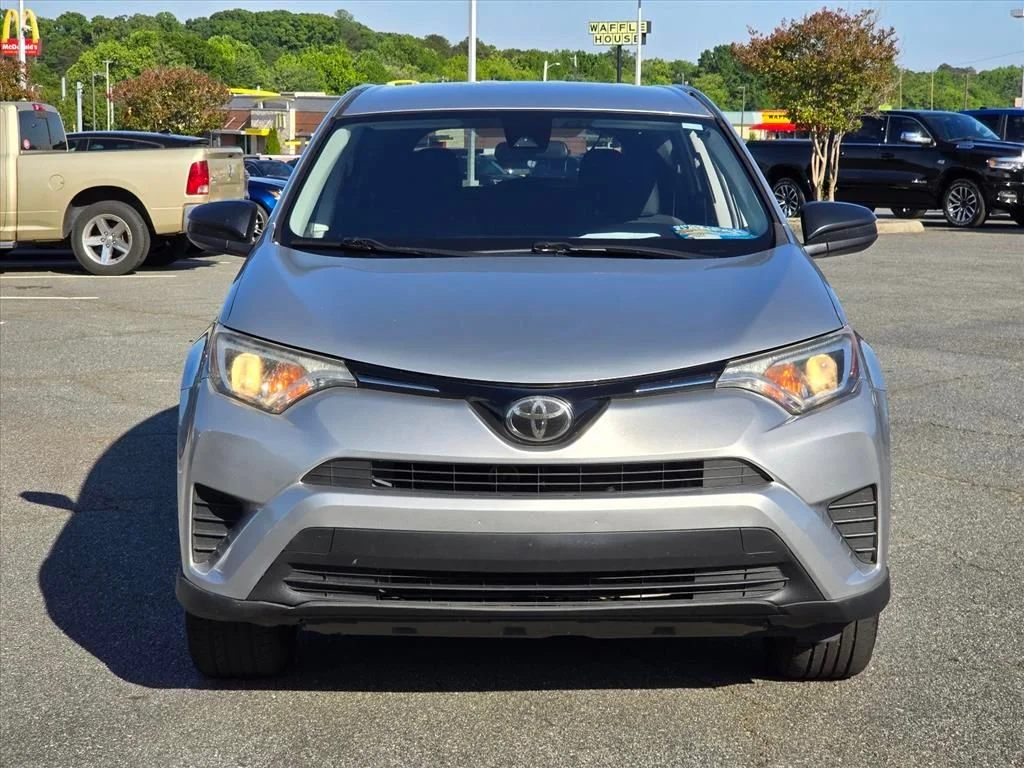 Used 2018 Silver Toyota LE image 22