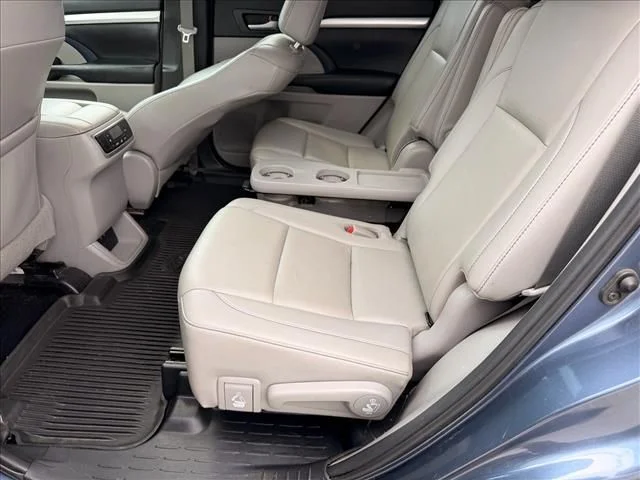 Used 2019 Blue Toyota XLE image 10