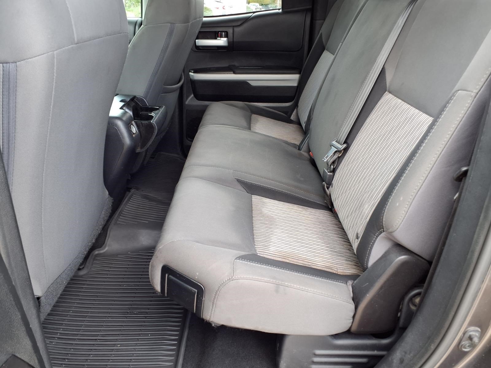 Used 2017 MAGNETIC GRAY MET Toyota SR5 image 10