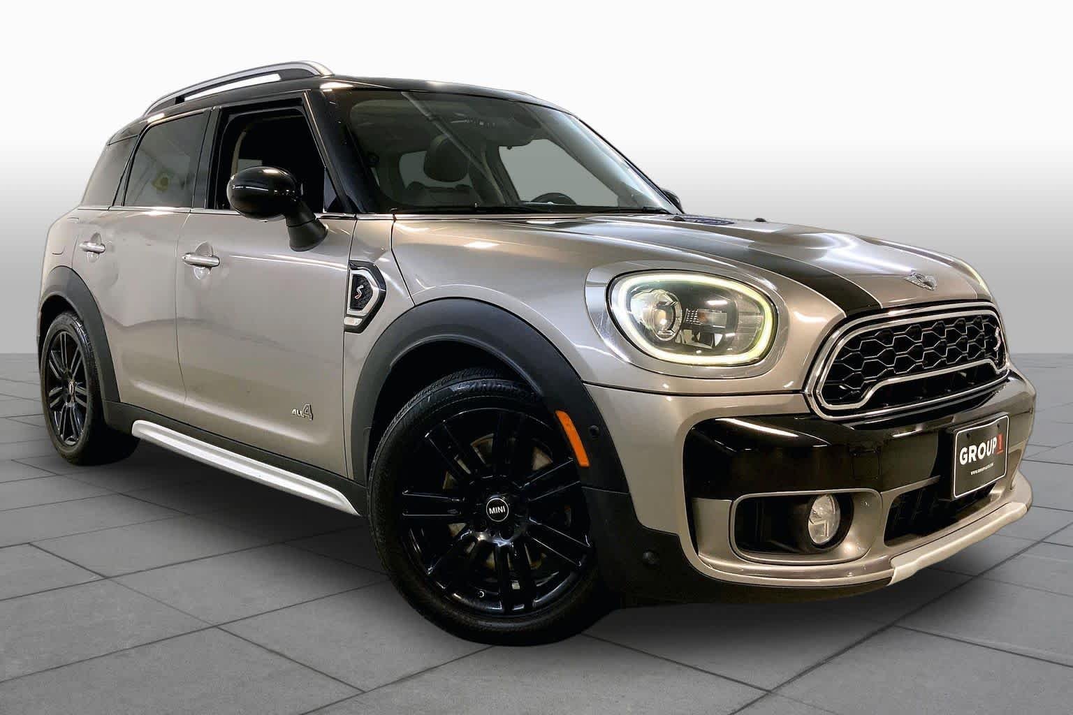 Used 2017 Melting Silver Metallic MINI Cooper S image 2