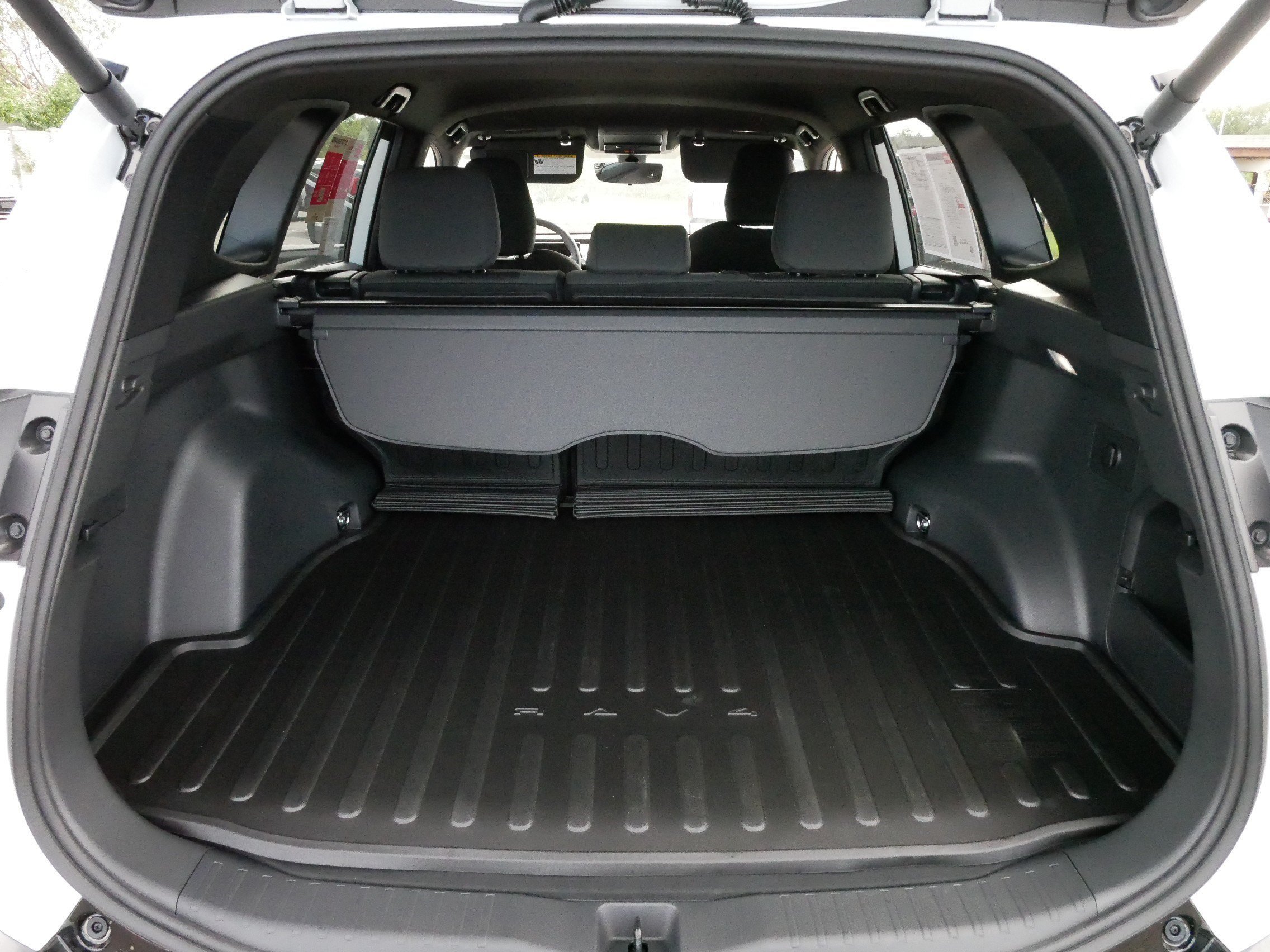 Used 2026 Ice Cap Toyota SE image 18