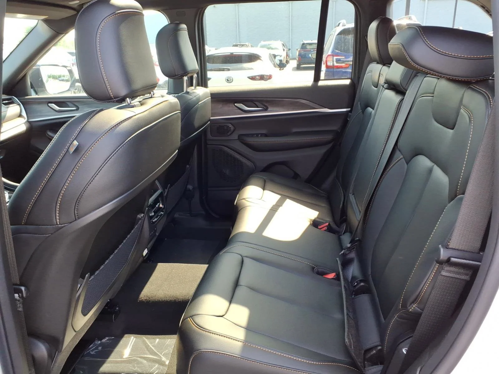 New 2026 Bright White Clear-Coat Exterior Paint Jeep  image 16