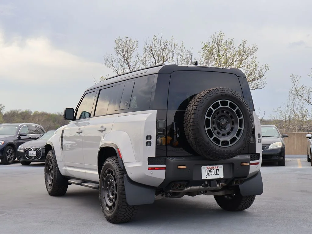 Used 2026 Borasco Gray Metallic Land Rover V8 OCTA image 7