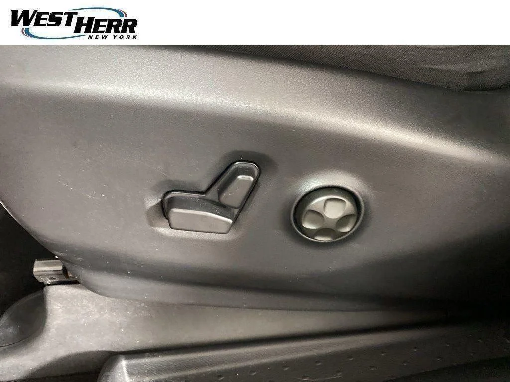 Used 2026 Red Hot Pearlcoat Chrysler Select image 43