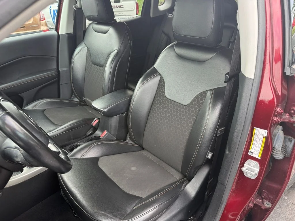 Used 2021 Velvet Red Pearlcoat Jeep Latitude image 17