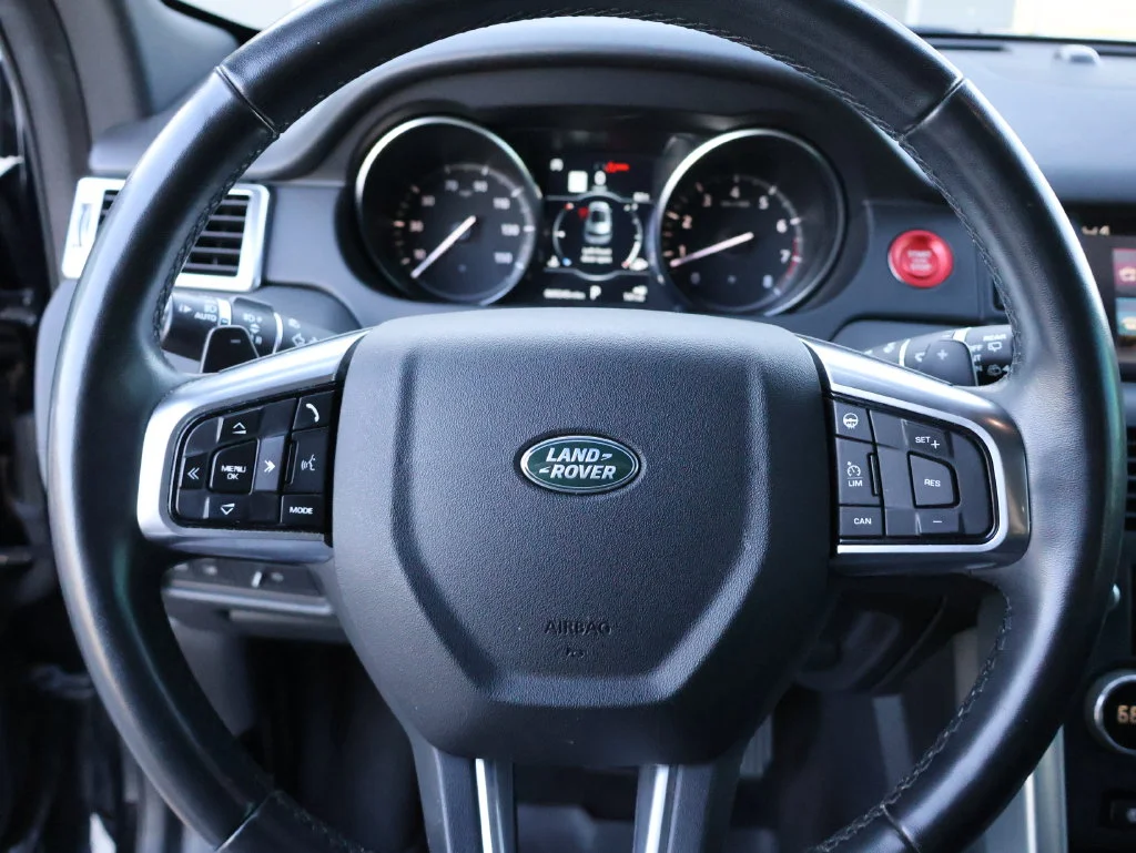 Used 2019  Land Rover  image 31