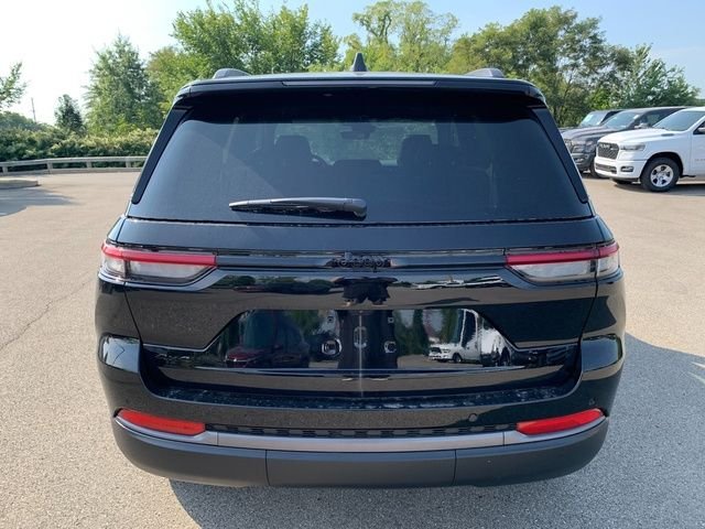 New 2027 High Gloss Black Jeep Laredo Altitude image 3