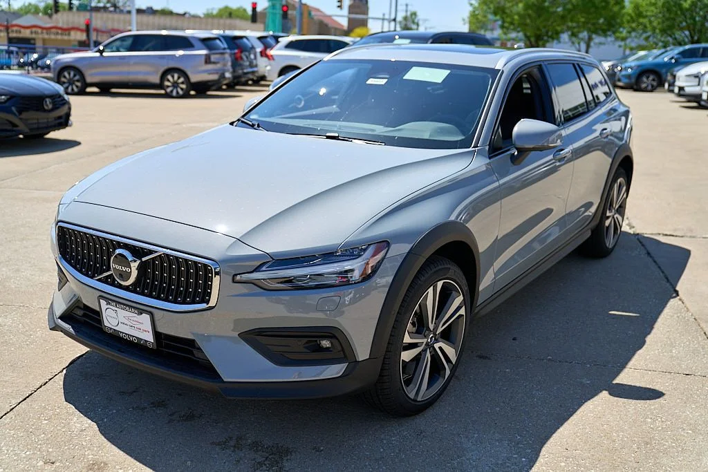New 2026 Vapour Grey Volvo Plus image 6