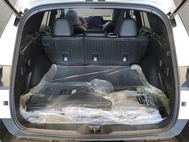 New 2026 CRYSTAL WHITE PEARL Subaru Premium image 21
