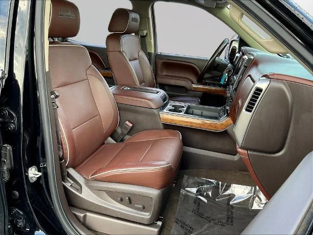 Used 2015 Black Chevrolet  image 33