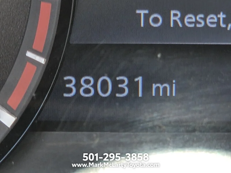 Used 2023 Glacier White NISSAN CREW CAB 4X4 PRO-4X AUTO image 25