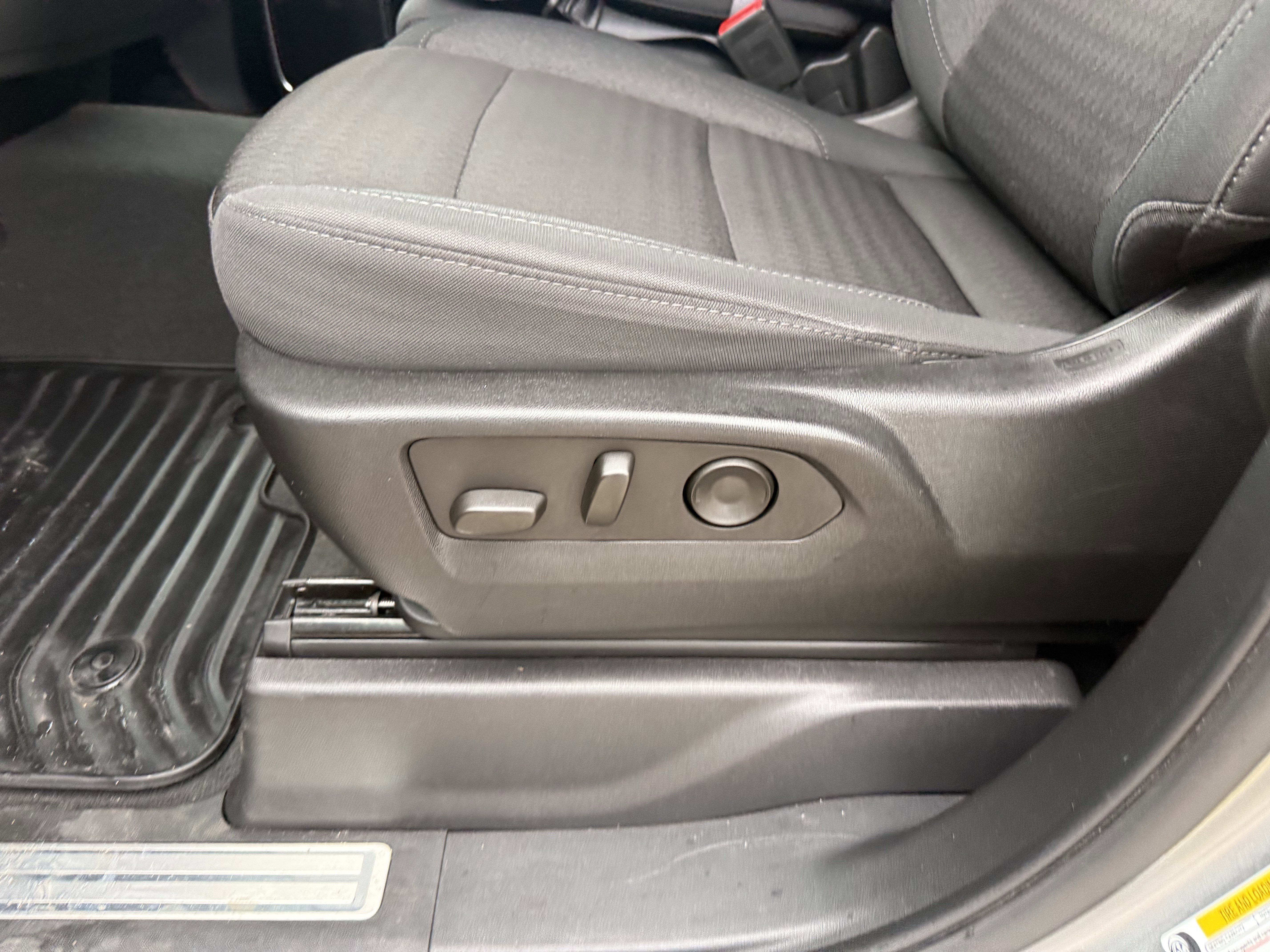 Used 2025 Sterling Gray Metallic Chevrolet  image 26