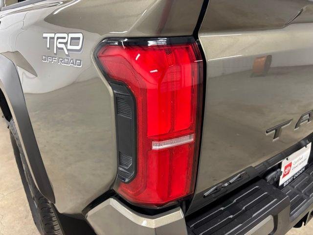 Used 2024 OXIDE BRONZE ME. Toyota  image 7