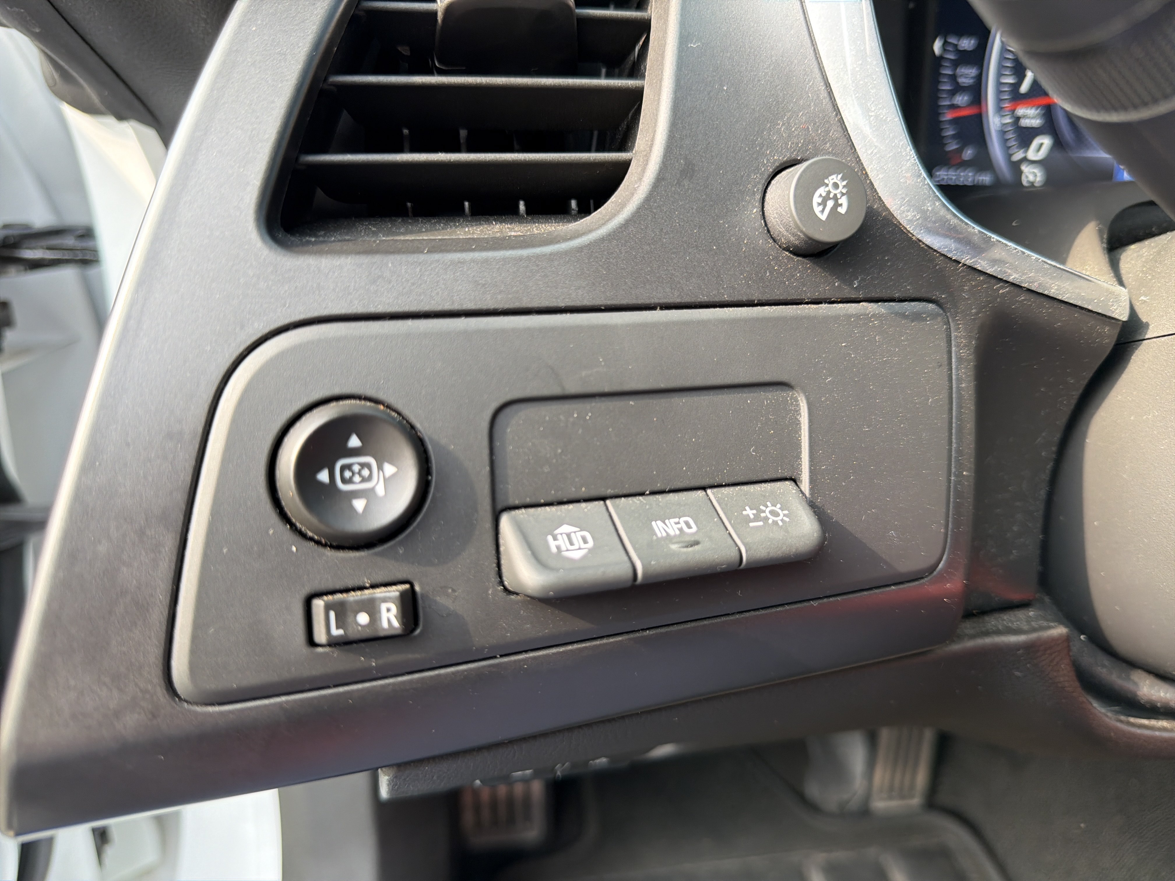 Used 2015 Arctic White Chevrolet Z51 2LT image 25