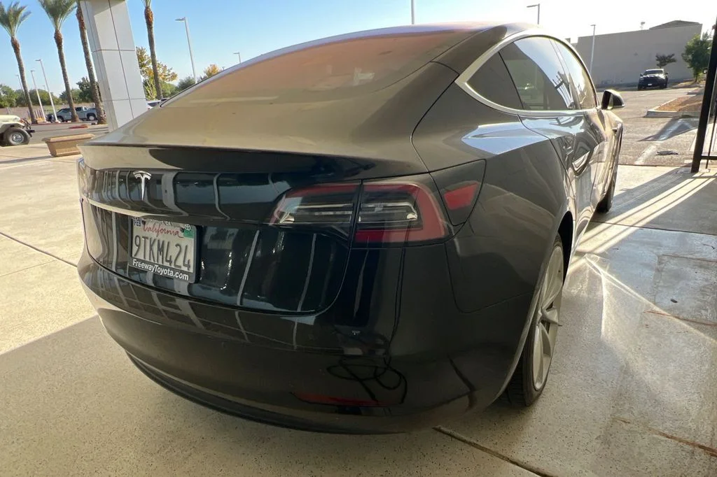 Used 2018  Tesla Mid Range image 6
