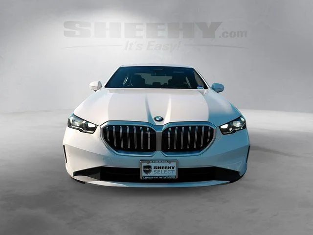 Used 2024 White BMW 530i xDrive image 18