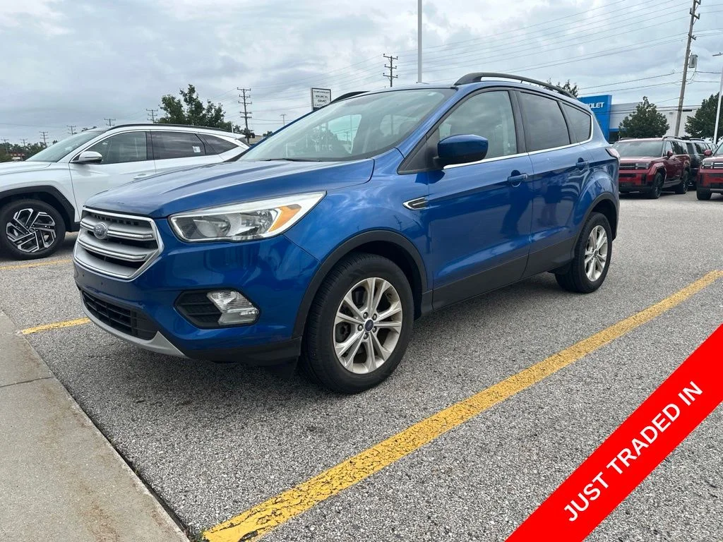 Used 2018 Blue Ford SE image 1