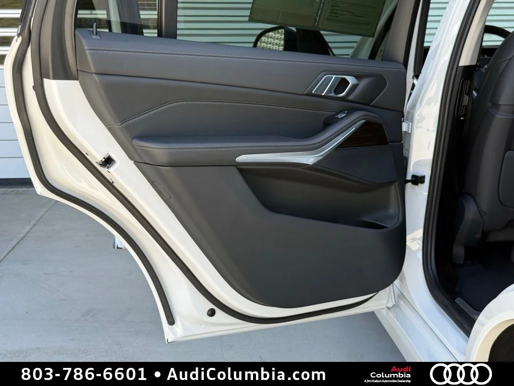 Used 2023 White BMW xDrive40i image 24