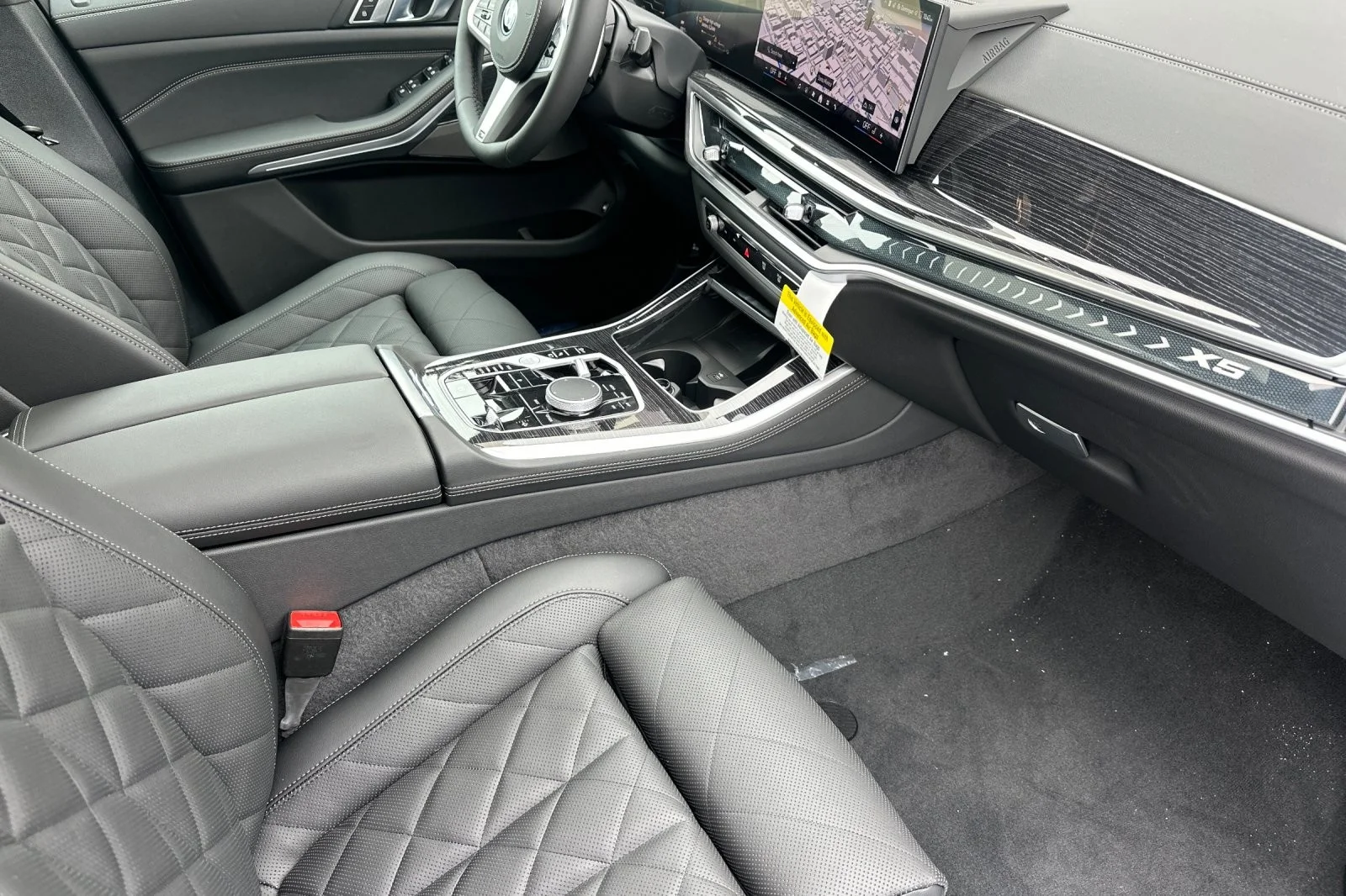 New 2026 Carbon Black Metallic BMW xDrive50e image 15