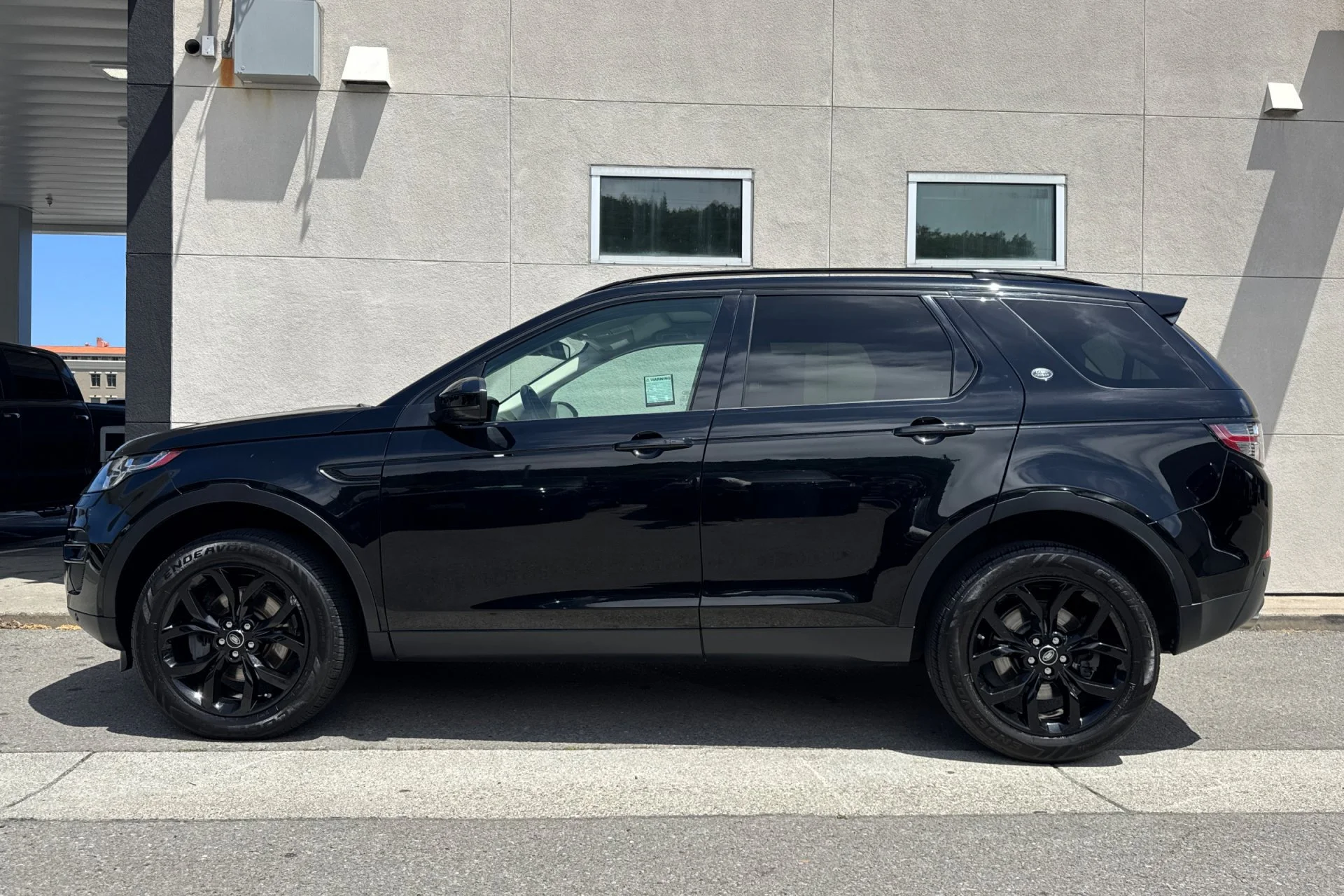 Used 2019 Narvik Black Land Rover HSE image 5