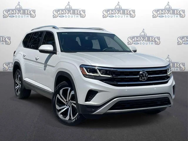 Used 2023  Volkswagen SEL image 1