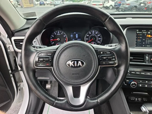 Used 2018 White Kia EX image 33