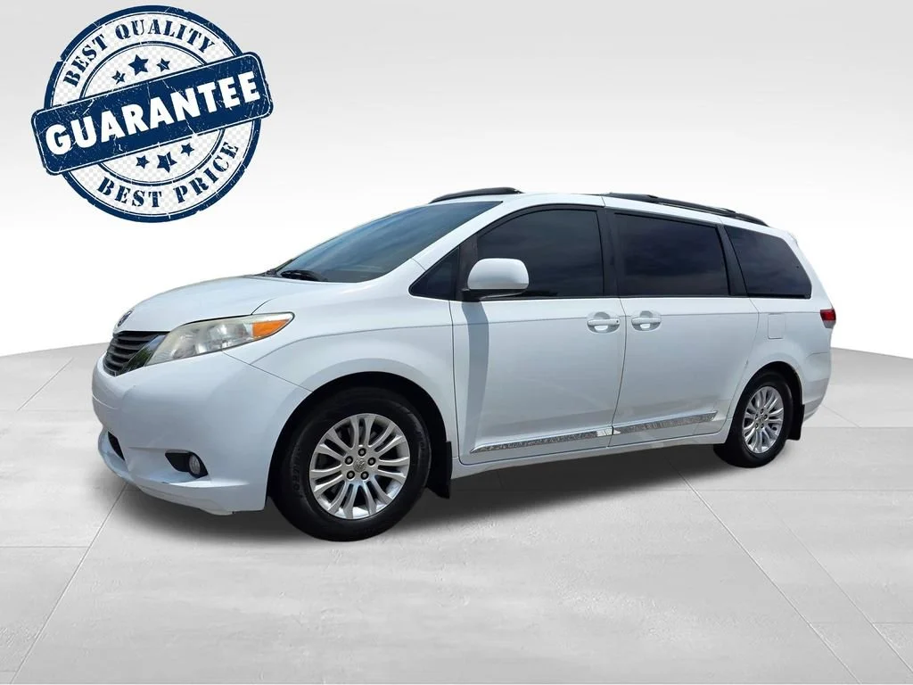 Used 2011  Toyota XLE AAS image 2