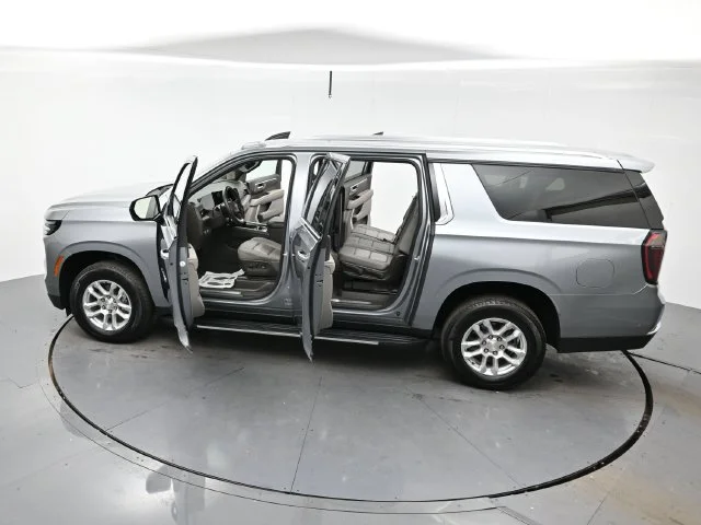 Used 2025 Sterling Gray Metallic Chevrolet LT image 40