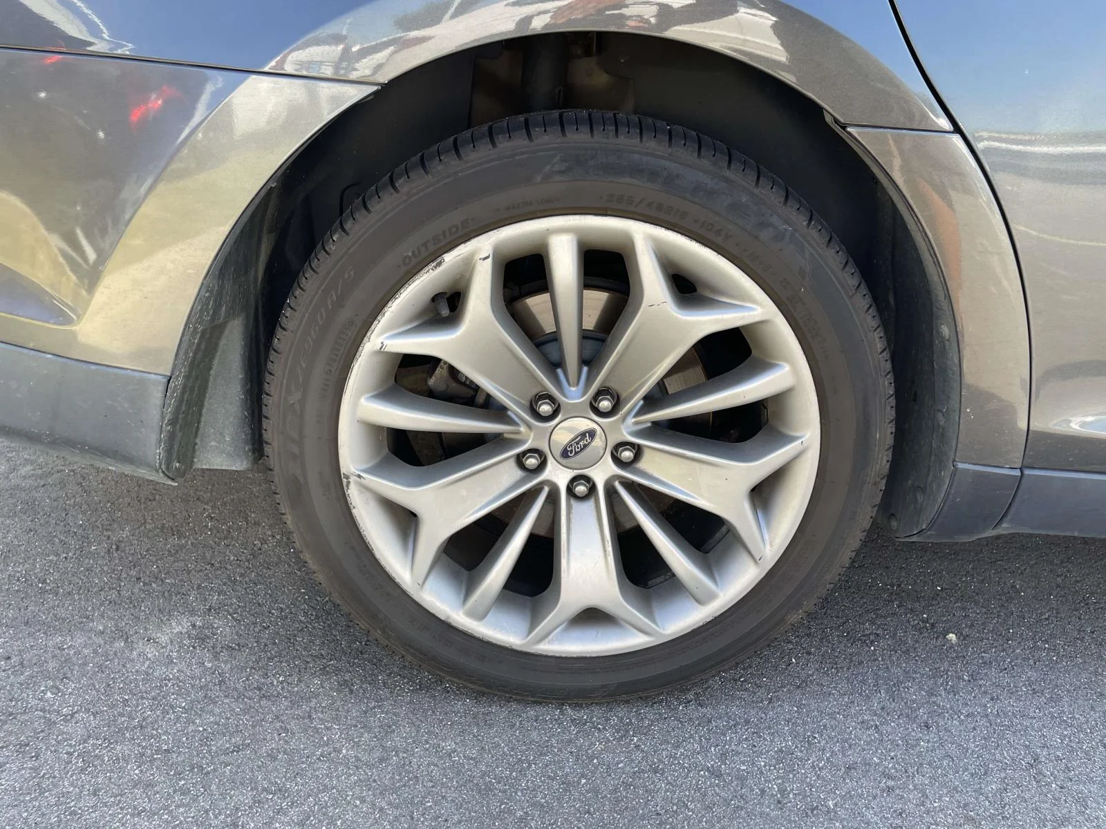 Used 2016 Magnetic Metallic Ford Limited image 5
