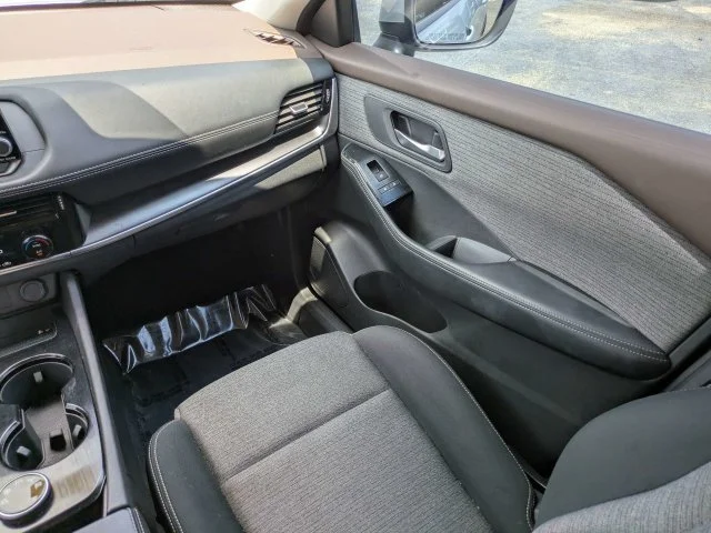 Used 2023 Gray Nissan SV image 17