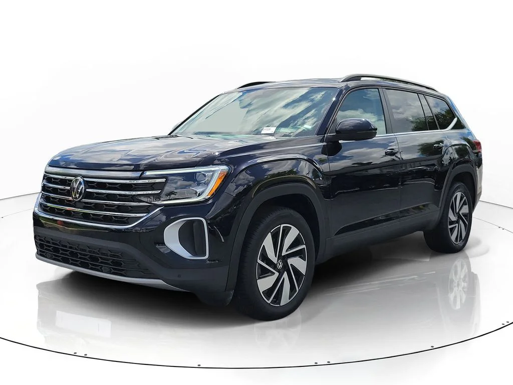 Used 2026  Volkswagen SE w/Technology image 2