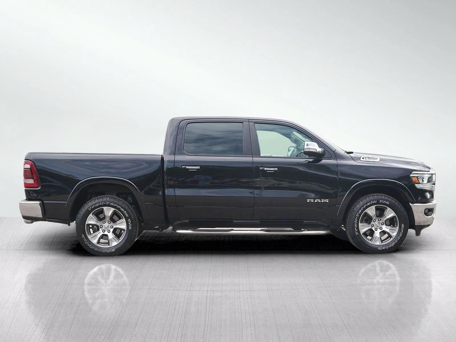 Used 2020 Diamond Black Crystal Pearlcoat Ram Laramie image 6