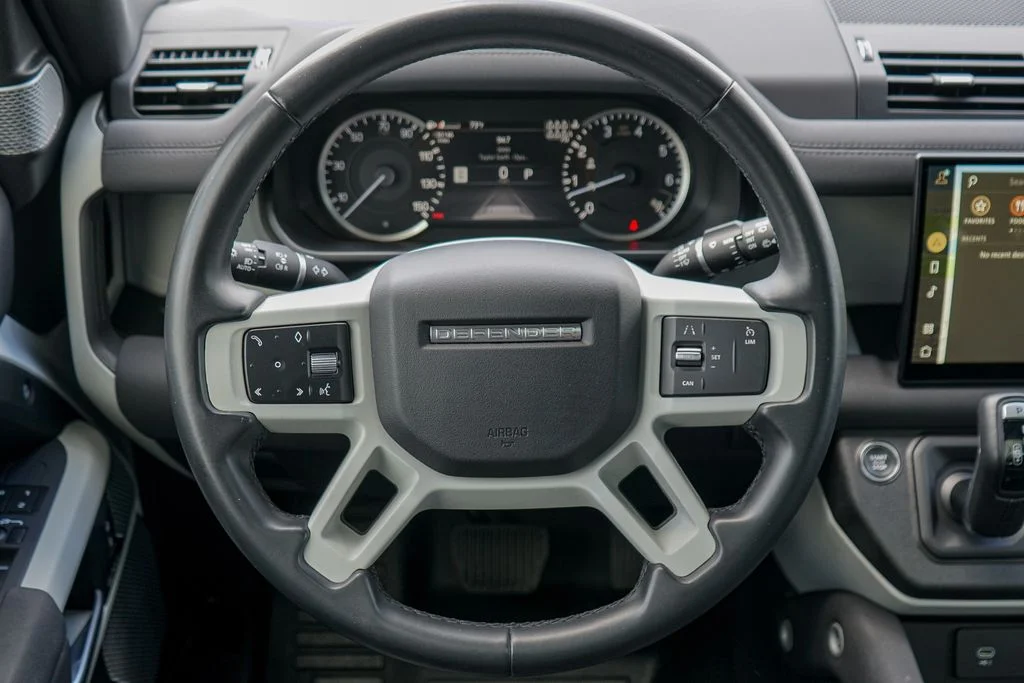 Used 2023 Fuji White Land Rover SE image 19