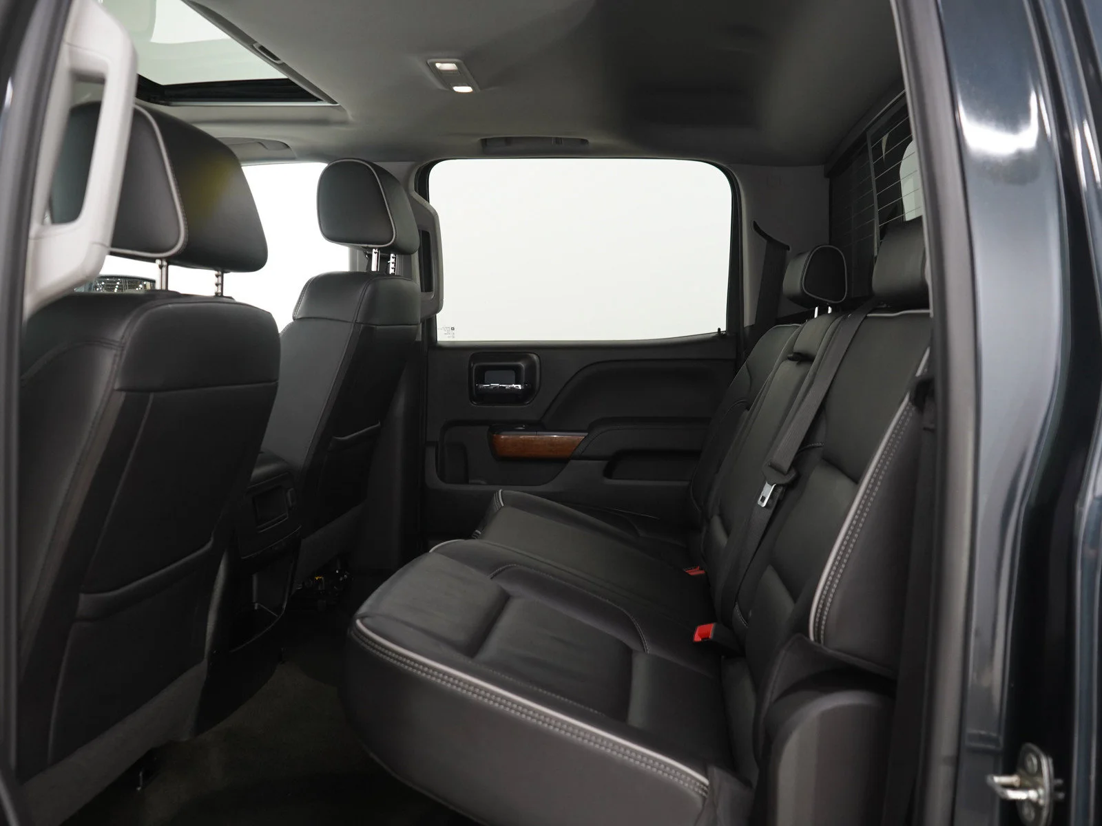 Used 2018 GRAPHITE METALLIC Chevrolet High Country image 15