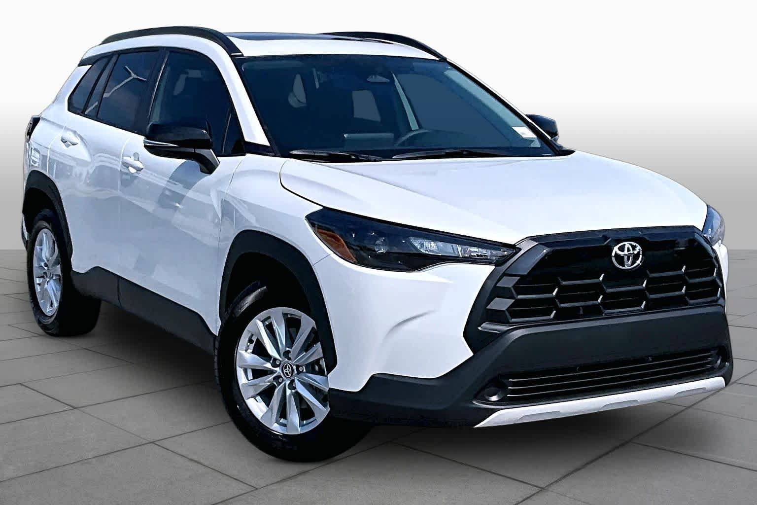Used 2026 Wind Chill Pearl Toyota LE image 3