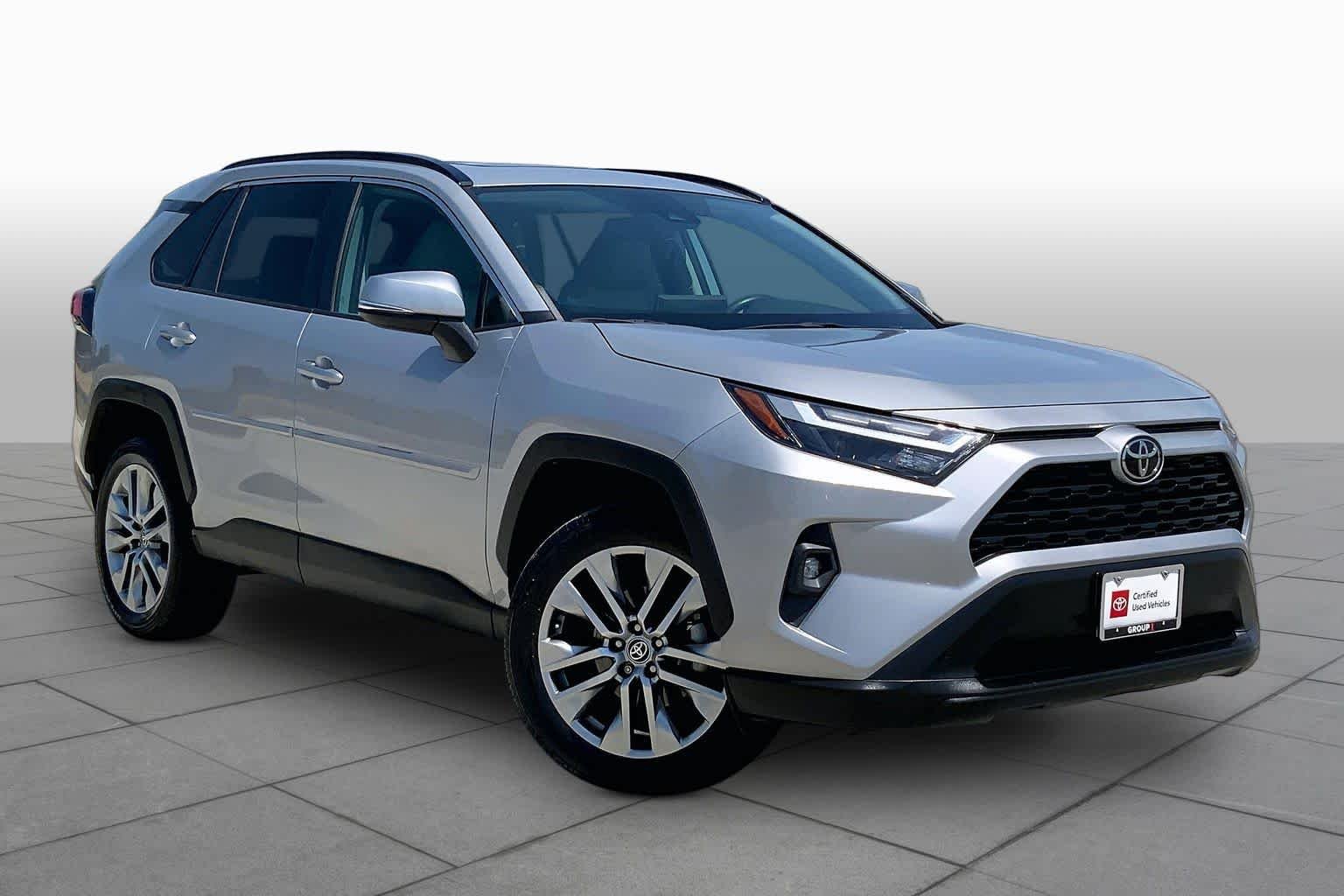 Used 2022 Silver Sky Metallic Toyota XLE Premium image 3