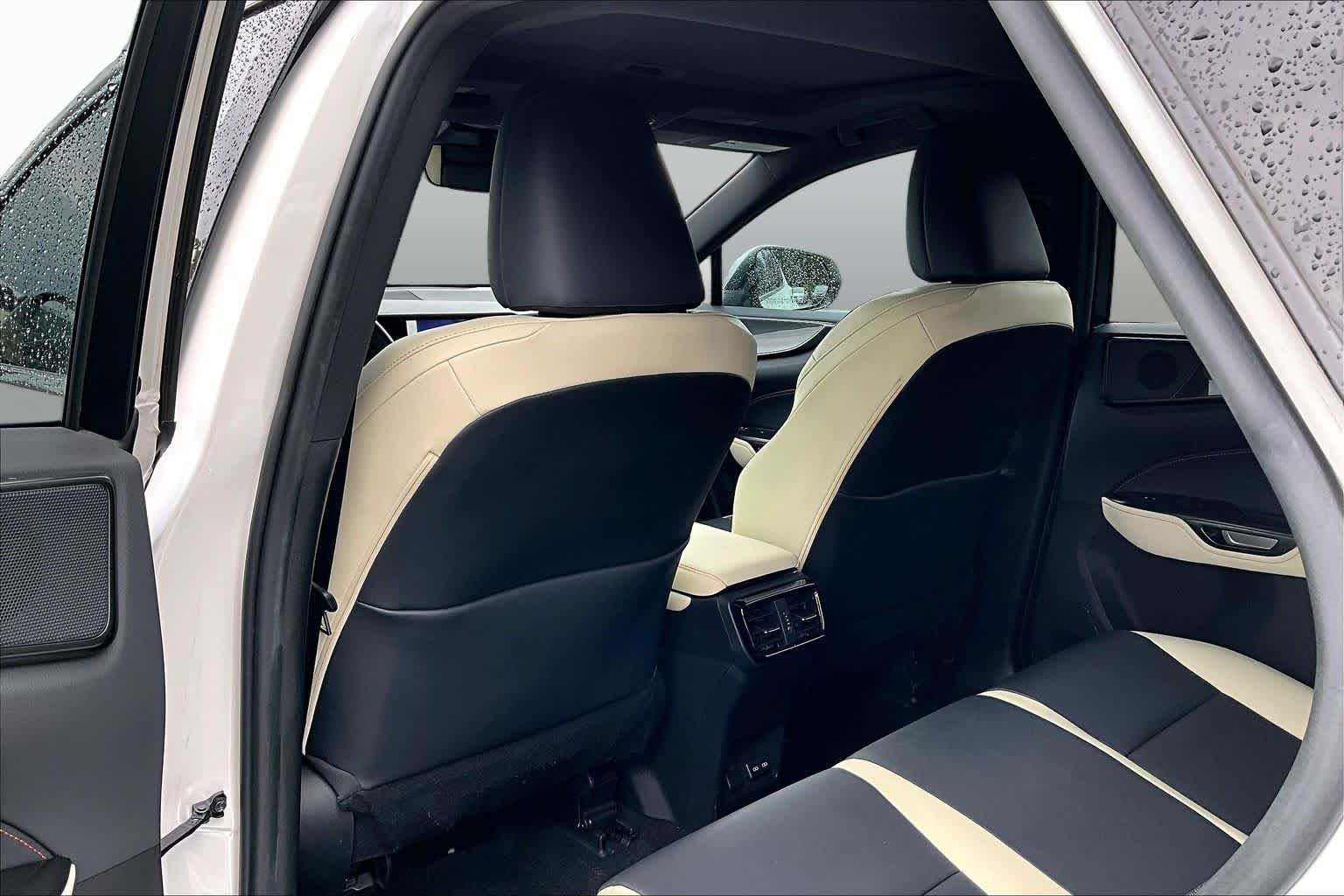Used 2022 Eminent White Pearl Lexus Premium image 22