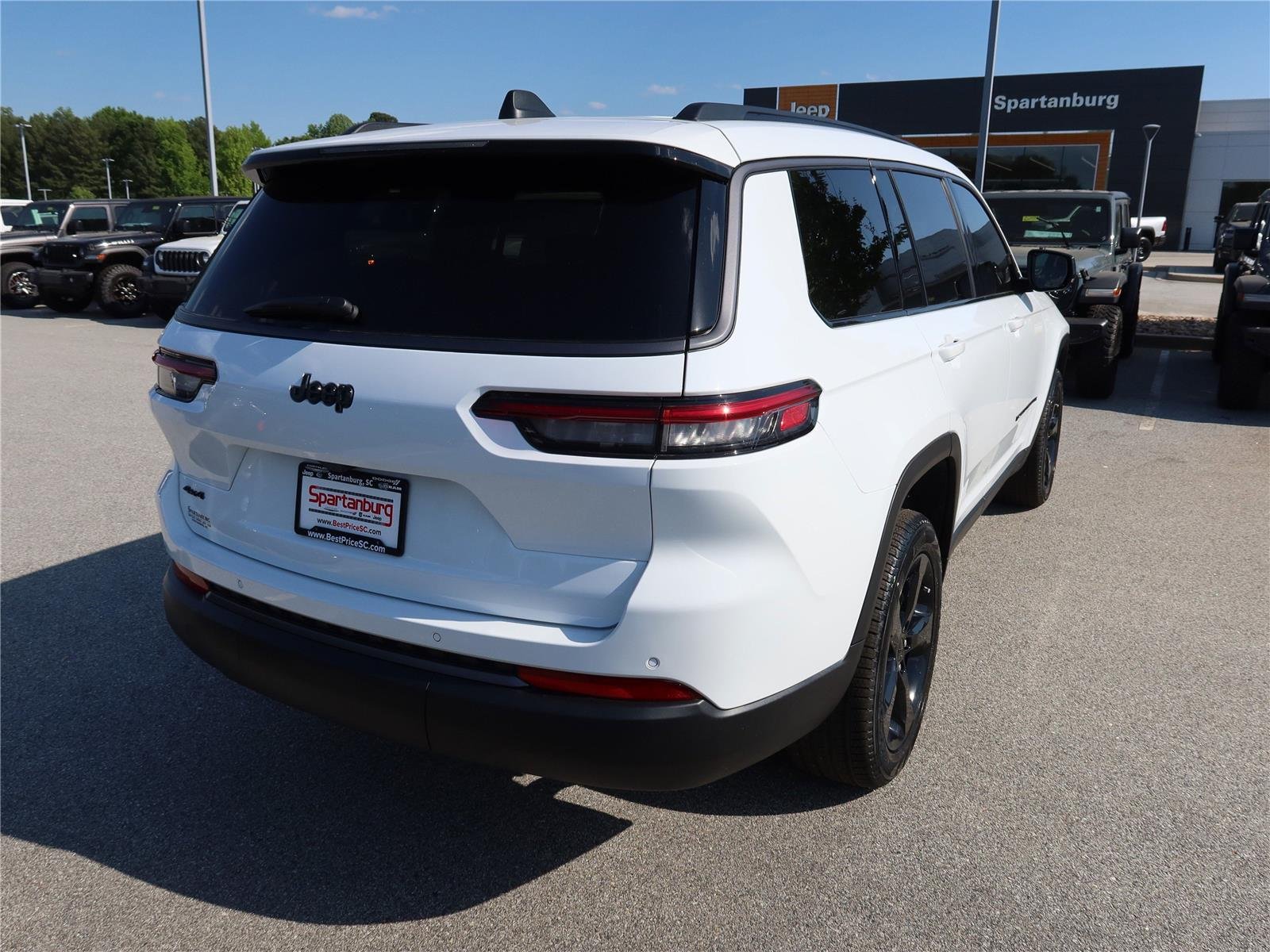New 2026 Bright White Clear-Coat Exterior Paint Jeep Limited image 6
