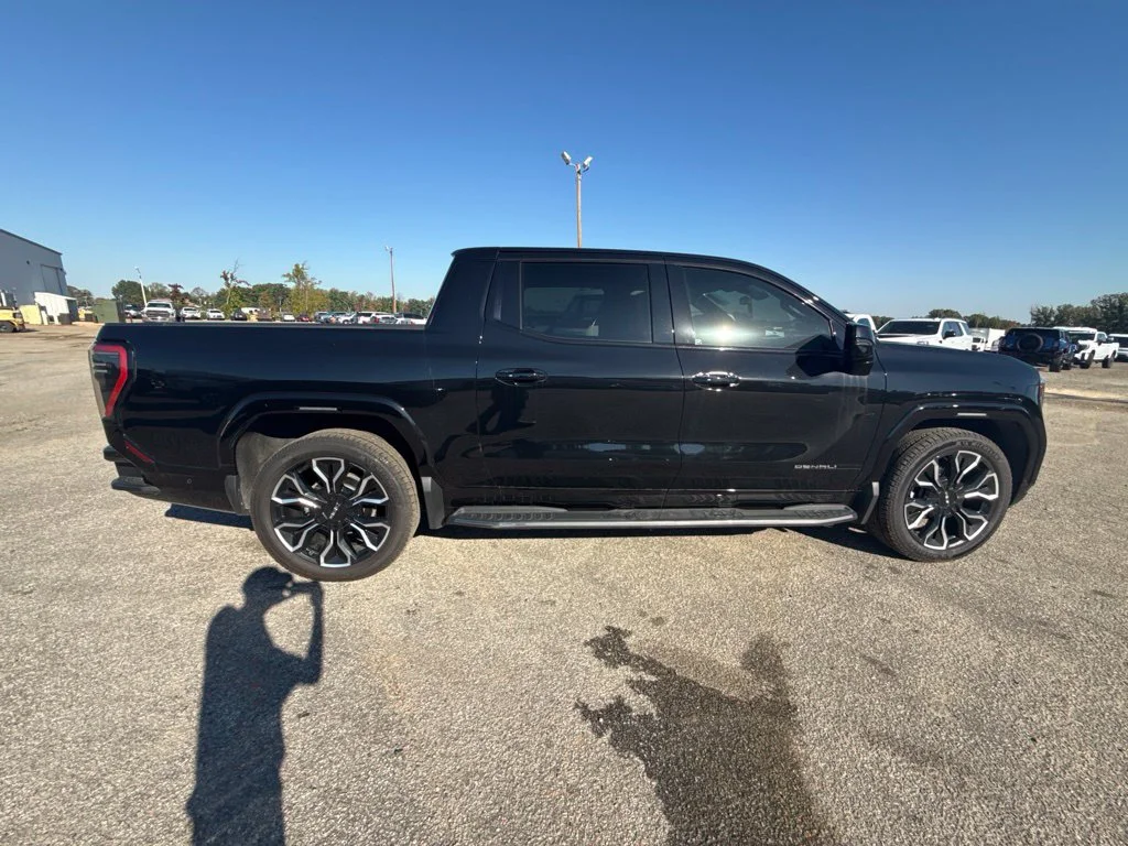 Used 2025 Black GMC Denali image 6