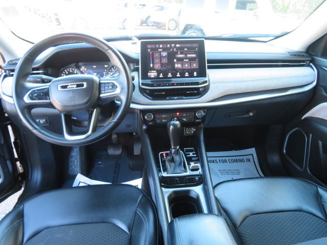 Used 2022 Granite Crystal Metallic Clearcoat Jeep Latitude image 19