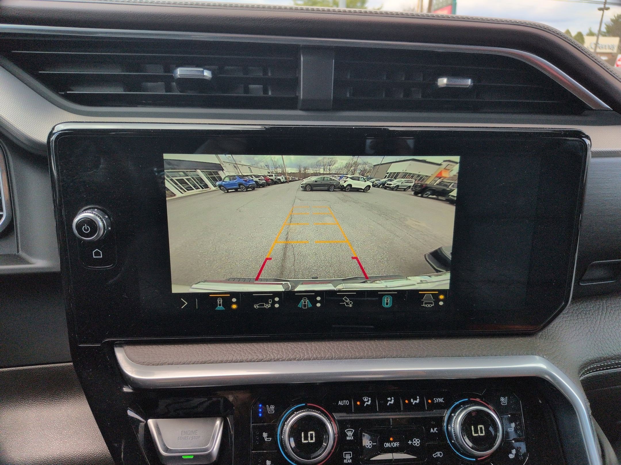 Used 2022 White Frost Tricoat GMC Denali image 11