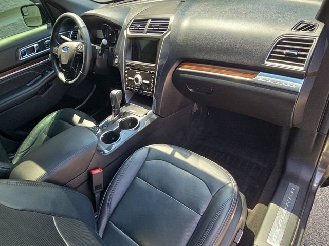 Used 2018 Gray Ford Limited image 39