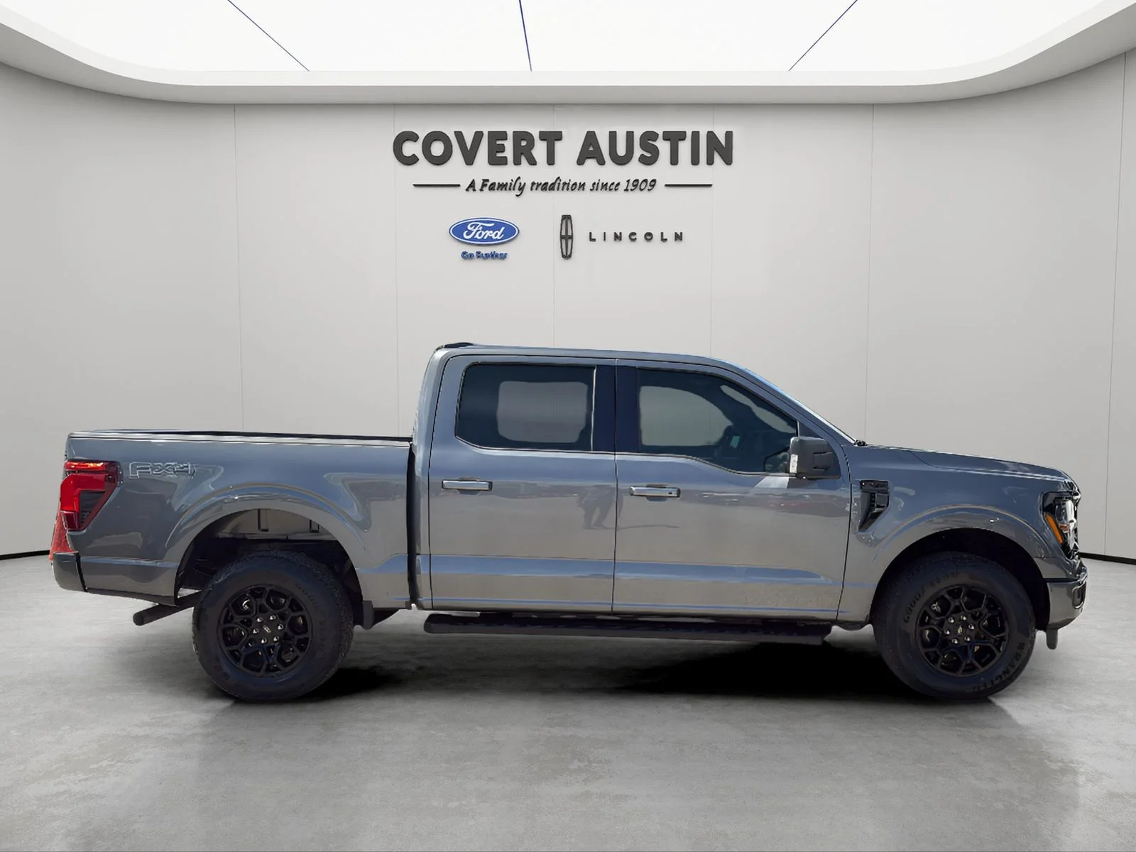 Used 2024 Gray Ford XLT image 6